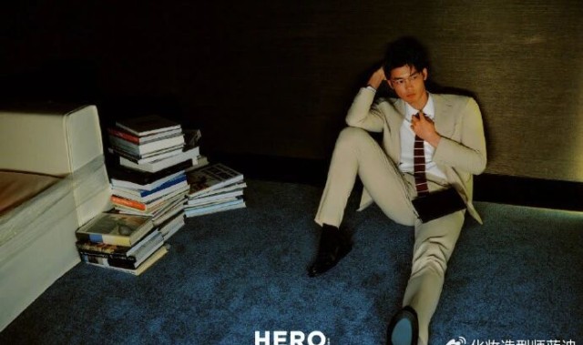 九游登录入口-汪顺 HERO 创刊号封面：真正的英雄，从来都有双面人生|人物|泳池|锋芒|大片|时尚_新浪新闻