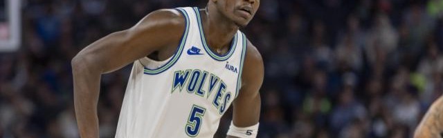 九游体育APP-进攻断电已成常态！森林狼再次低迷 华子这次说啥？