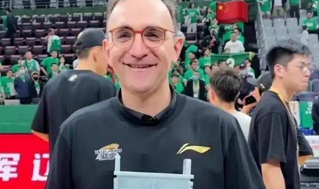 不是辽宁，乌戈官宣，签约新球队，已向豪门报道，杨鸣羡慕