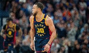 勇士官方：库里今天参加了训练 对阵热火的比赛出战成疑